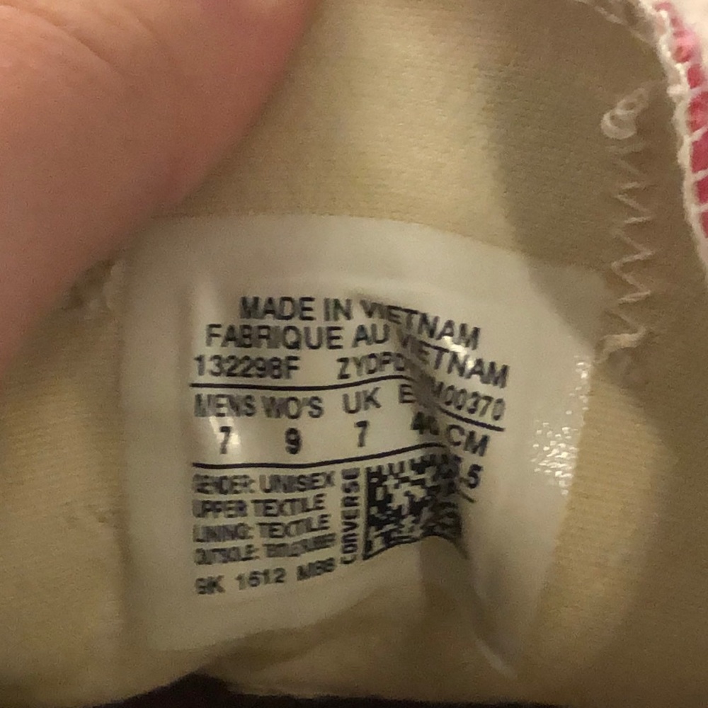 Pink Converse! - Picture 4 of 5